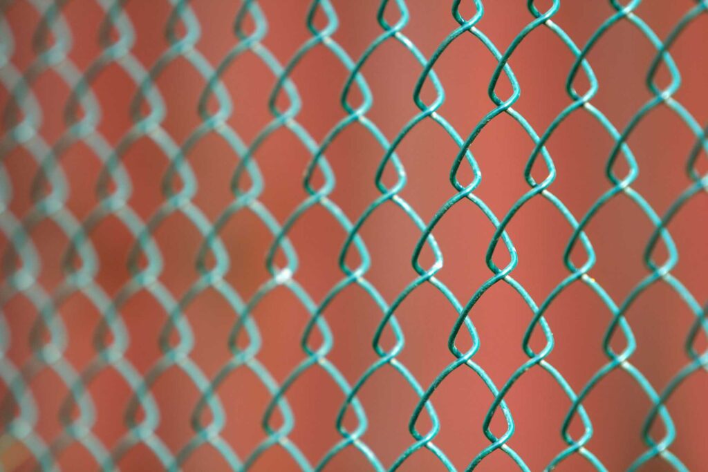 How to paint a chain link fence, a comprehensive step by step guide 1 How to paint a chain link fence
