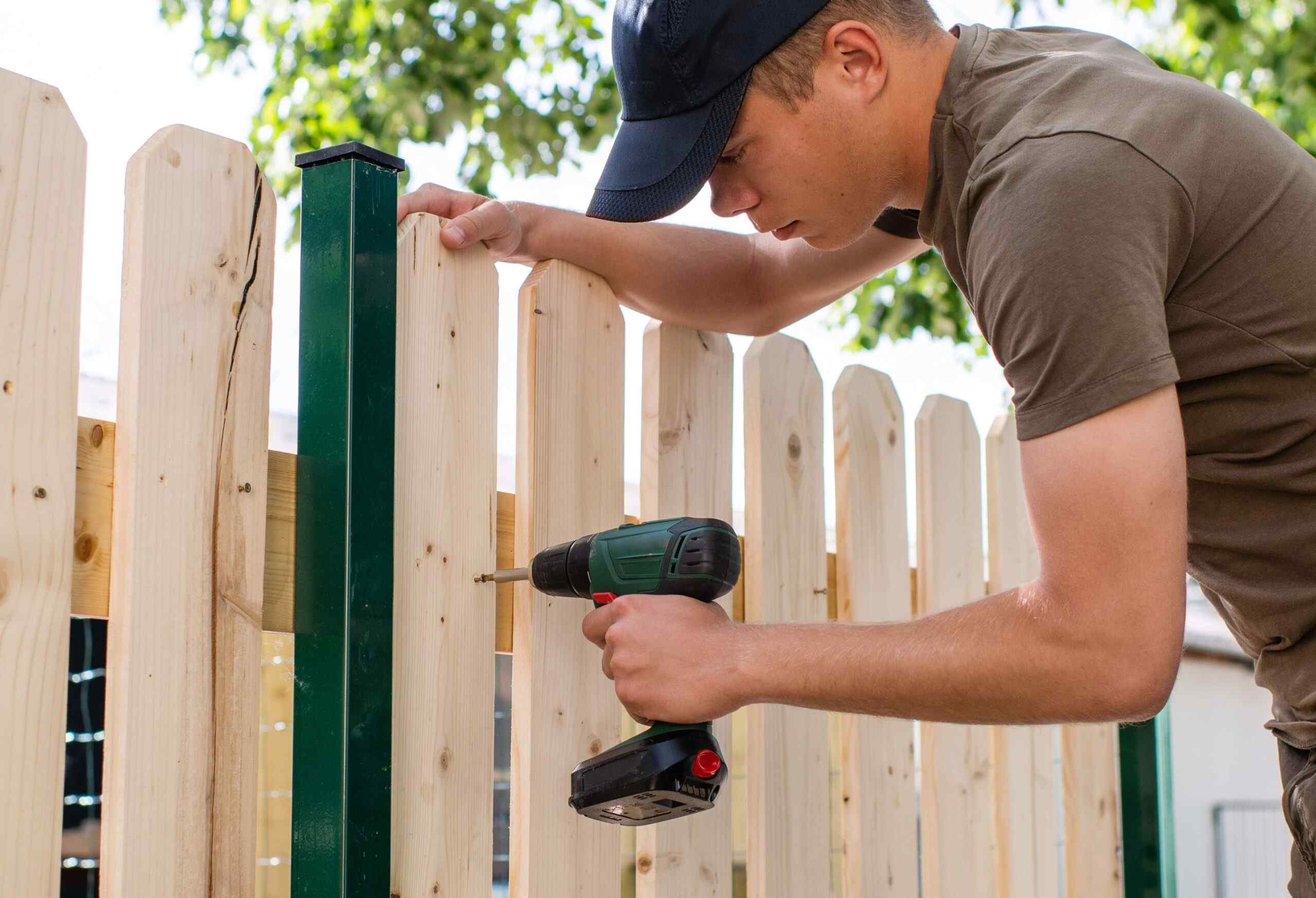 How to build a wooden gate fence step by step for a lasting result